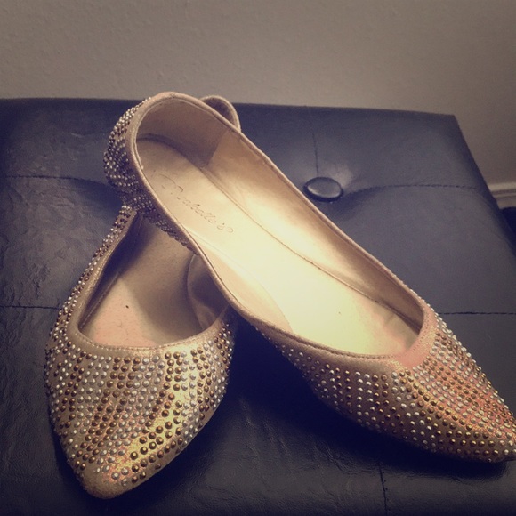 Flats - Picture 1 of 3